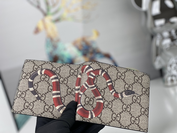 グッチ財布コピー内部構造